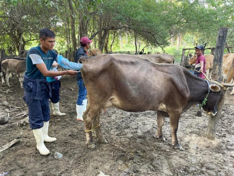 Firman convenio de colaboración Asociación Ganadera de Tecpan, la UAGro y la Sagadegro