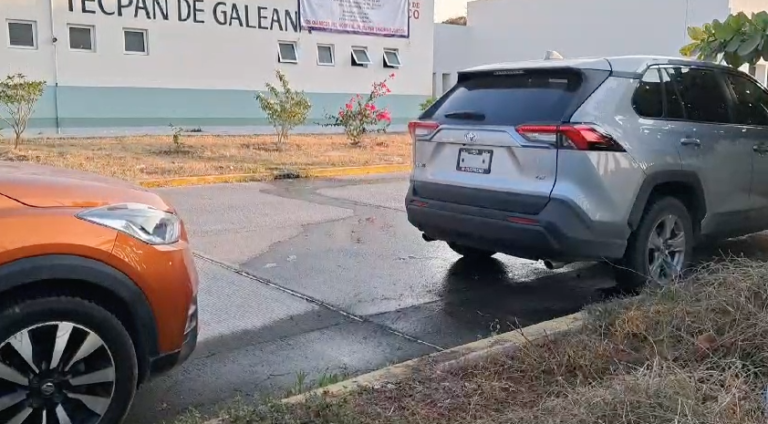 Denuncia ciudadana: Aguas pestilentes en el drenaje del hospital IMSS de Tecpan de Galeana