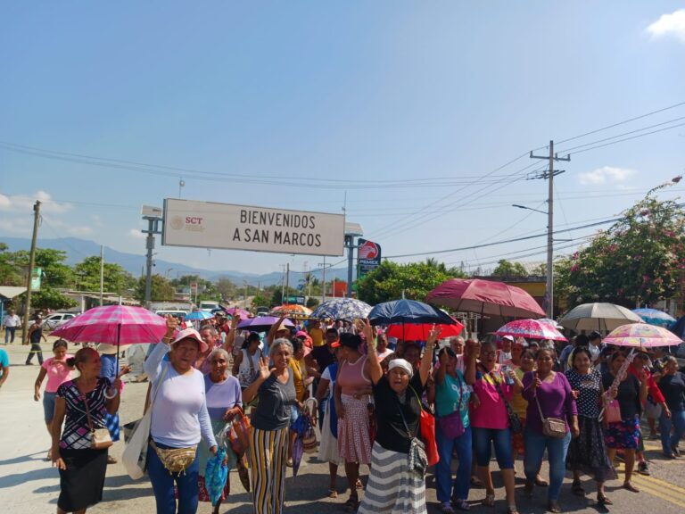 Bloqueo en la Carretera Acapulco – Pinotepa a la Altura de San Marcos