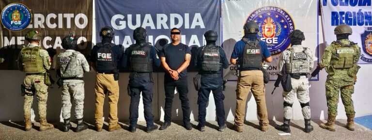 En operativo interinstitucional, #FGEGuerrero detiene por homicidio calificado a Marcos “N”, presunto jefe de plaza de una célula delictiva