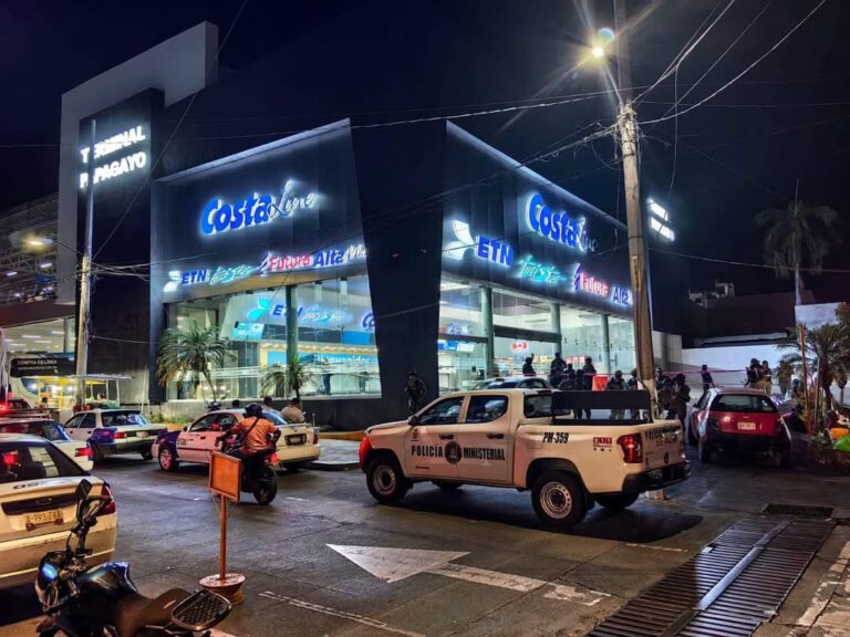 Una persona fallece por causas desconocidas cerca de la central de autobuses Costa Line Cuauhtémoc