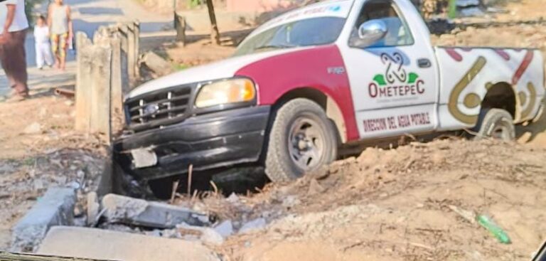 Solo daños materiales en accidente vial en Ometepec
