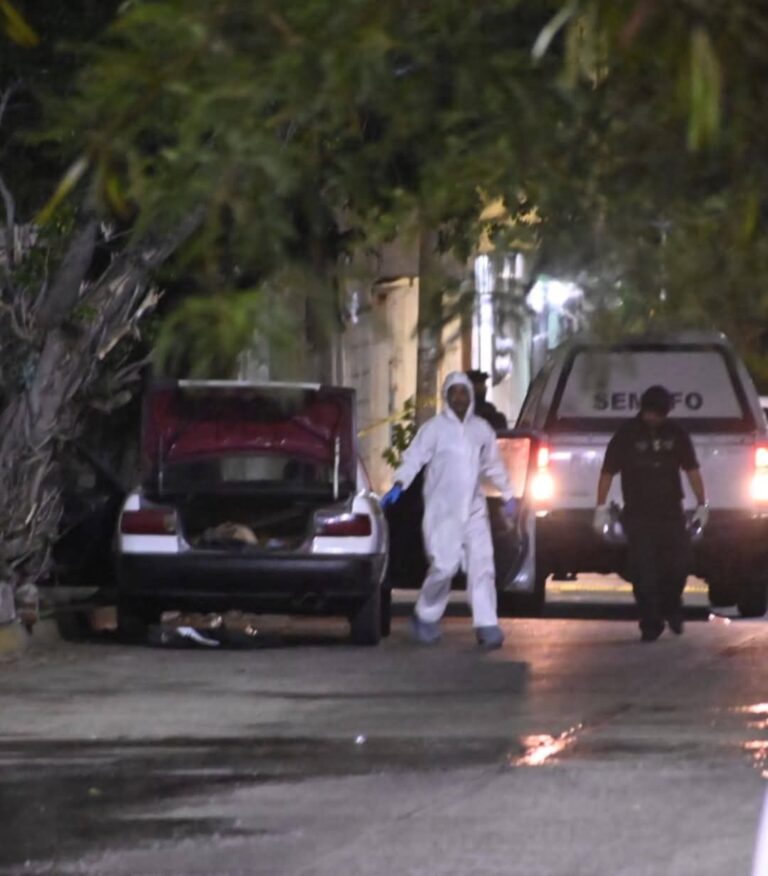 Encuentran Taxi Colectivo con Restos Humanos