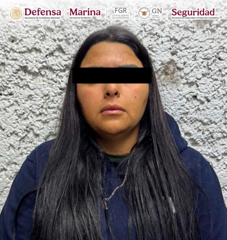 Detienen en operativo conjunto a dos hombres y una mujer con droga y armas