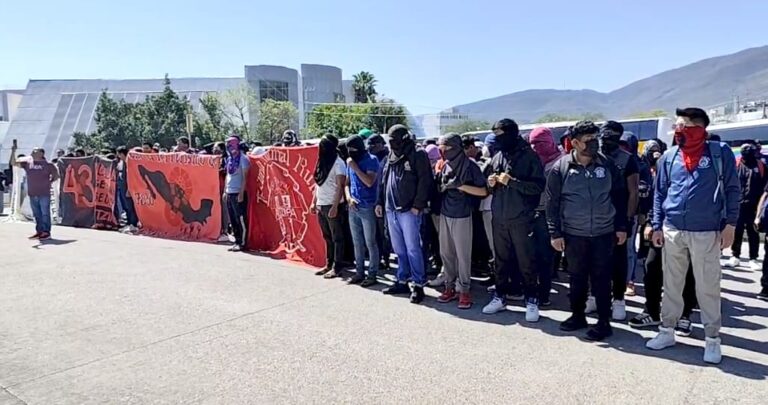 Juicio y castigo a asesinos de Yanqui Kothan exigen normalistas de Ayotzi