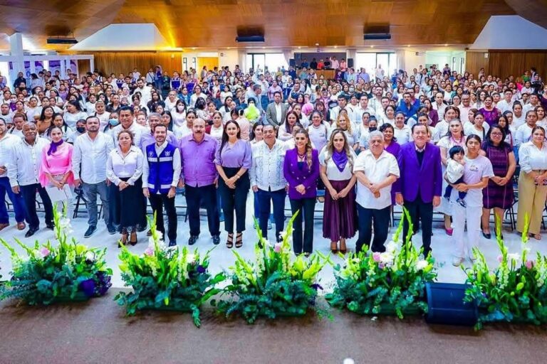 Participa la Mtra. Cecilia Narciso Gaytán en la ceremonia de entrega de constancias de capacitación del programa «Tarjeta Violeta»