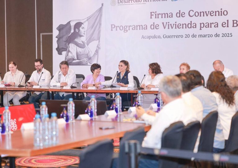 Firman Evelyn Salgado y la titular de Sedatu, Edna Elena Vega el Convenio del Programa de Vivienda para el Bienestar