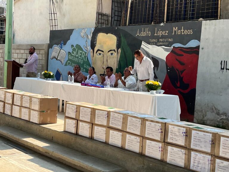 ENTREGA LA SEG 2, 626 LENTES A NIÑOS DE PRIMARIAS DE ACAPULCO