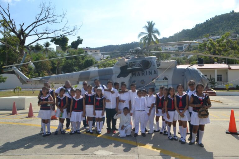 Marina en su firme compromiso con la población, participa en actividades de proximidad social con escuelas de nivel básico en Acapulco