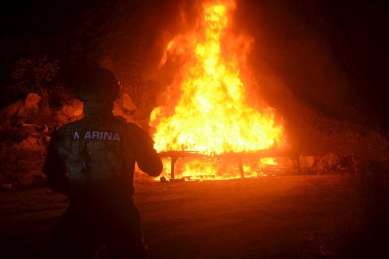 Marina y FGR incineran aproximadamente 1.9 toneladas de cocaína en  Acapulco, Guerrero