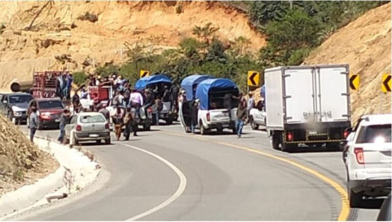 Identifican a los cinco hombres que murieron tras un ataque armado en carretera de Oaxaca