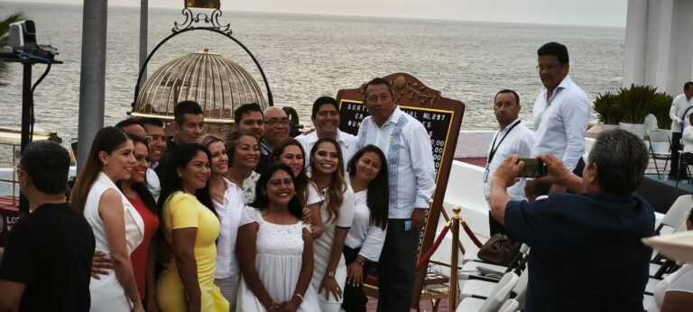 Regidores de Acapulco llaman la atención en evento oficial