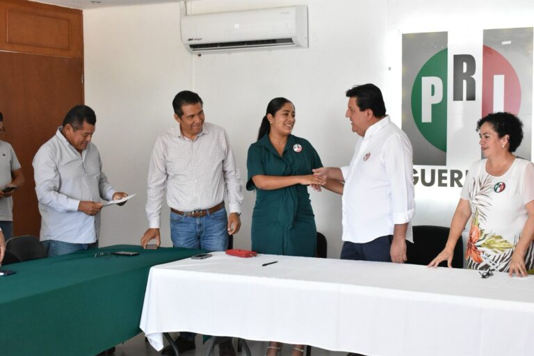 Se afilia Sheila Soto al PRI