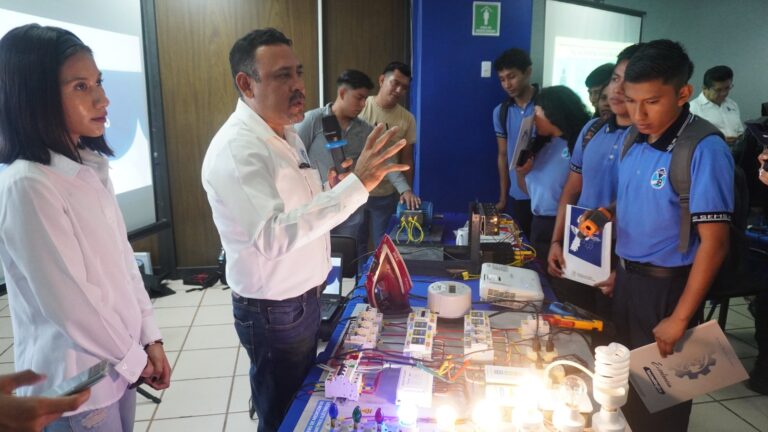 Impulsa Tecnológico de Acapulco vocaciones científicas y tecnológicas en la Expoprofesiográfica 2025