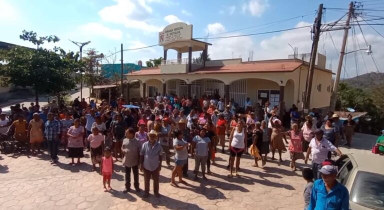 Habitantes de Quetzalapa dan ultimátum a Telcel para restablecer el servicio telefónico en 24 horas