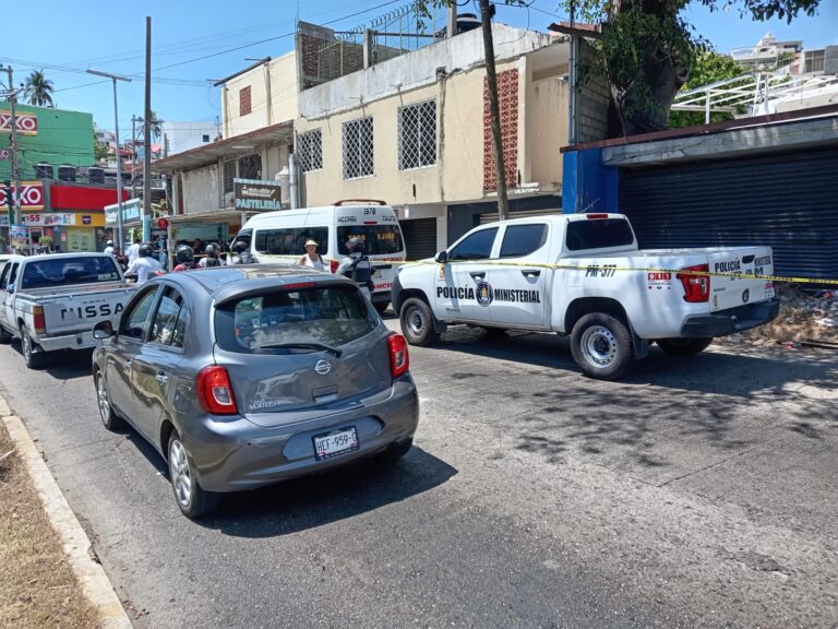 Chofer de Urvan Asesinado a Balazos en calzada Pie de la Cuesta