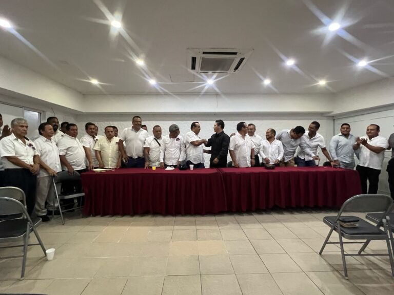 Anuncian alianza entre el Frente Amplio de Transportistas y el sindicato Cosat