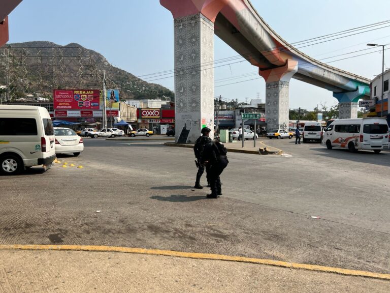 Dos hombres fueron detenidos tras intentar asaltar una camioneta Urvan en la glorieta de Puerto Marqués
