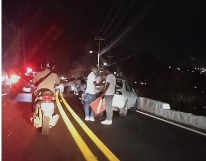 Carambola en la avenida Escénica de Acapulco