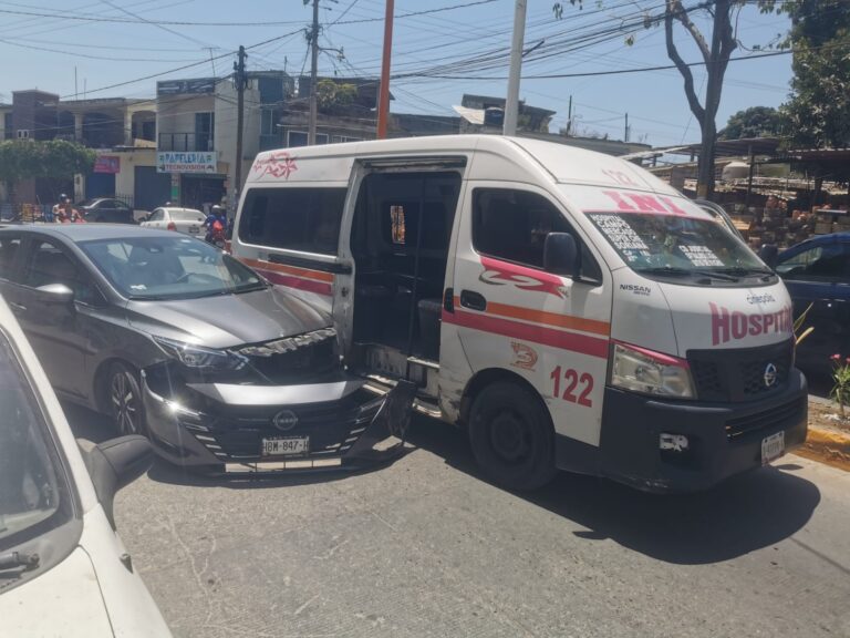 Accidente Vial en Ometepec: Solo Daños Materiales