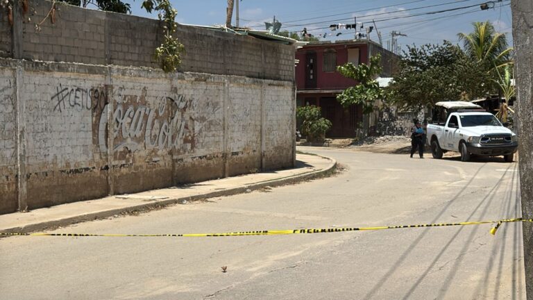 Dejan vehículo con tres cadáveres; tenían torniquete en el cuello