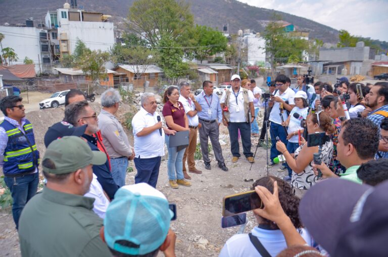 Avanza retiro de escombro en caudal del Río Huacapa para evitar inundaciones