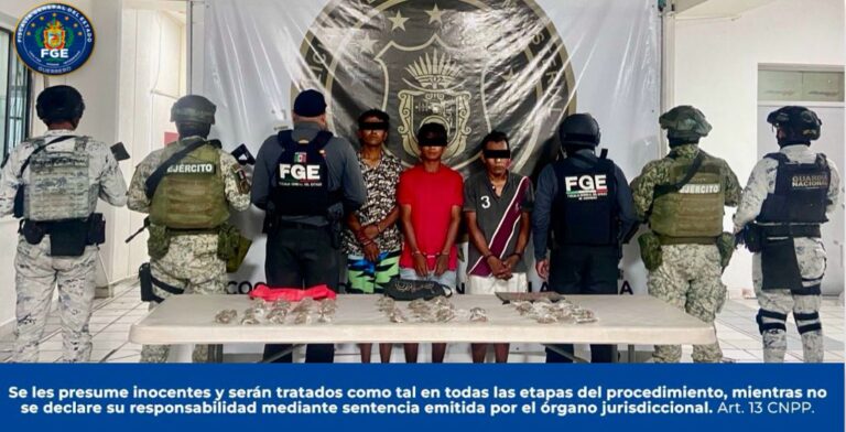 FGEGuerrero detiene a tres hombres en posesión de presuntas dosis de droga en Acapulco