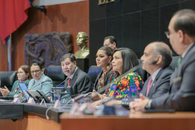 «Alto honor el llamarnos guerrerenses»: Evelyn Salgado rinde homenaje a Vicente Guerrero en Senador de la República
