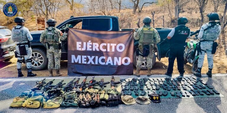FGEGuerrero informa: Ejército Mexicano repele agresión armada en Teloloapan; se asegura armamento, equipo táctico y vehículos con reporte de robo