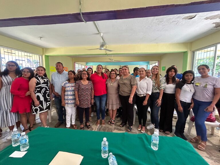 Concluye Gobierno de Abelina López Rodríguez curso taller del Trastorno del Espectro Autista