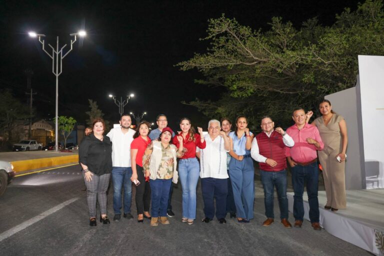 Ilumina Evelyn Salgado el boulevard Chilpancingo–Petaquillas con energía sustentable