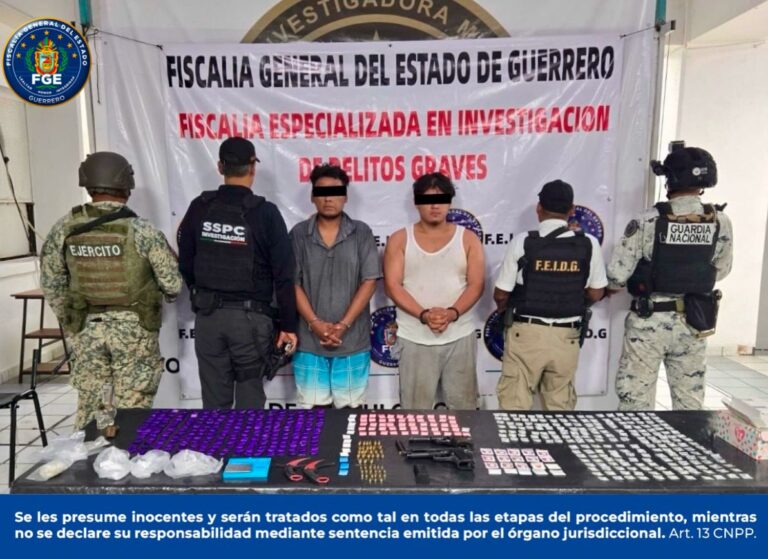 FGEGuerrero detiene en flagrancia a dos hombres y asegura droga y armamento en Acapulco
