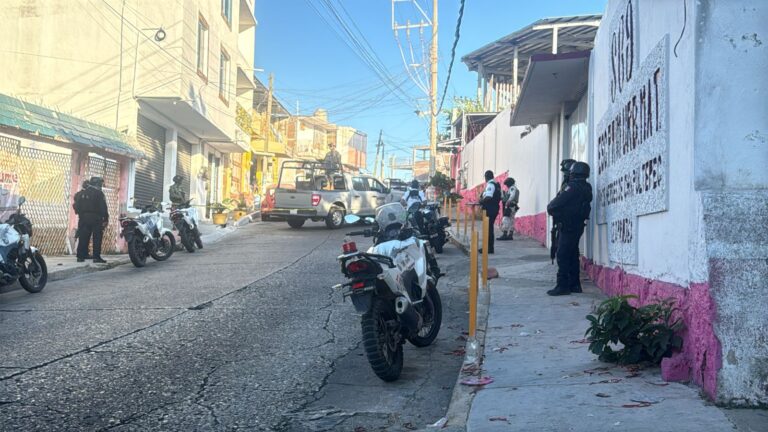 Tres personas asesinadas y un negocio incendiado en La Mira