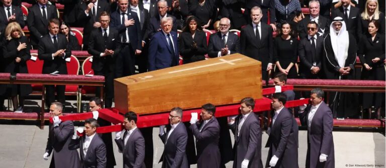 El Papa Francisco fue enterrado en basílica de Santa María la Mayor