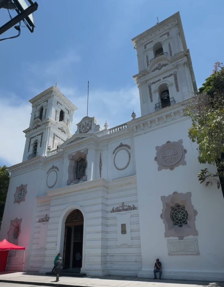 Misas y toque de campanas en señal de duelo por la muerte del Papa Francisco