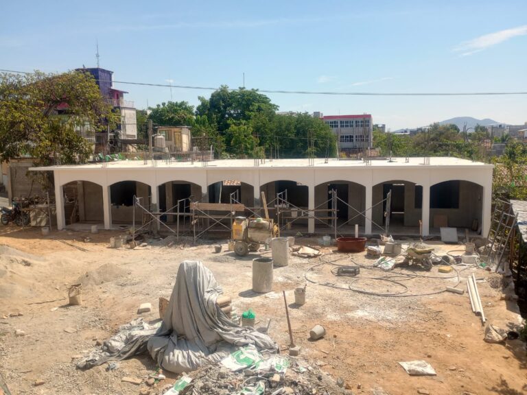 Transformaciones en la Parroquia Santiago Apóstol de Ometepec avanzan los trabajos de la nueva casa sacerdotal