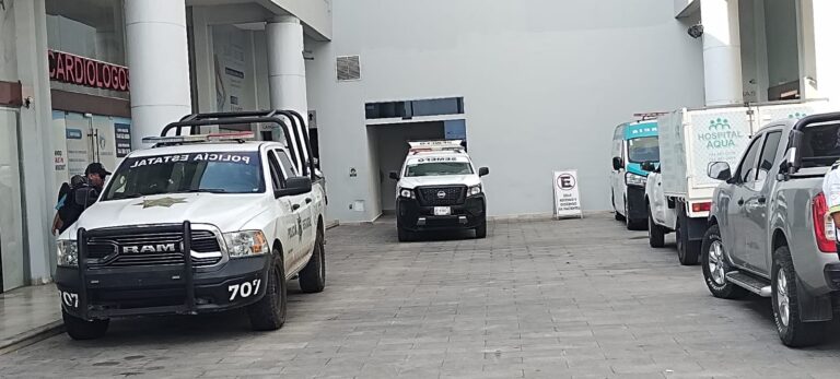 Llega el Servicio Médico Forense al Hospital donde Falleció el Dirigente Campesino Marco Antonio Suastegui Muñoz