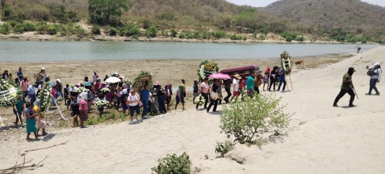 Trasladan el cuerpo de Marco Antonio Suastegui Muñoz a Cacahuatepec