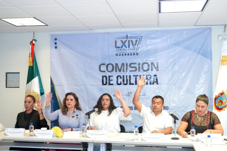 Comisión de Cultura aprueba exhorto para denominar “Bandera Trigarante” en calles y plazas públicas de nueva creación