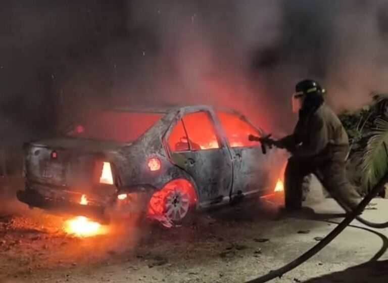 Dos muertos, vehículos calcinados y fuerte operativo militar tras enfrentamientos en el Km. 30