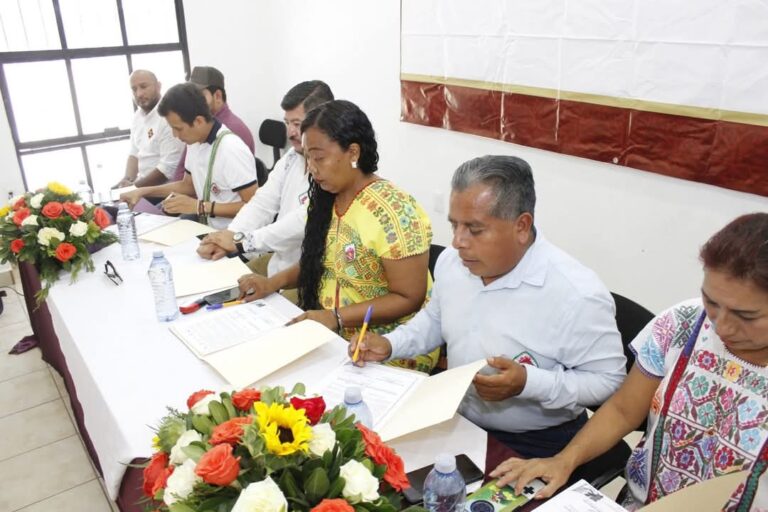 Ana Lenis Reséndiz  firma convenio con ICATEGRO para fortalecer desarrollo en Juchitán