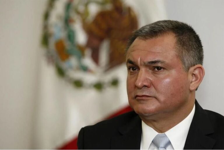Ordena corte de EU a García Luna y su esposa pagar 2,488 mdd