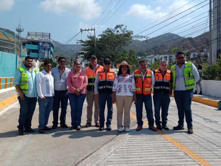 Gestiona Abelina puente vehicular en Palma Sola afectado por “John”