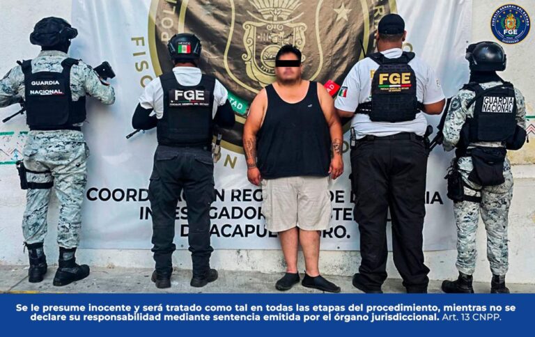 En Acapulco la #FGEGuerrero detiene en flagrancia a un hombre con un vehículo con reporte de robo