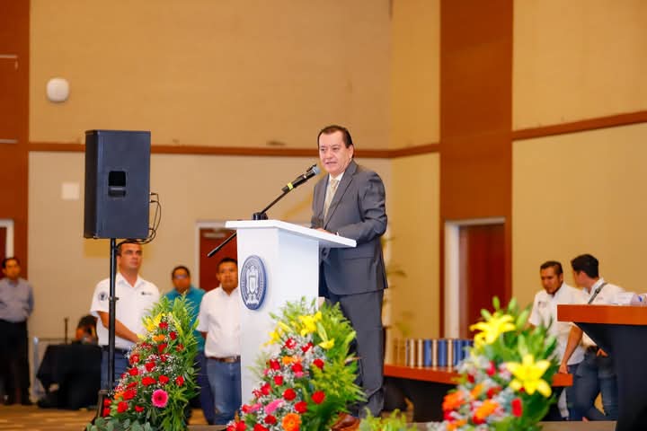 Egresan 425 estudiantes de la Facultad de Derecho en Acapulco