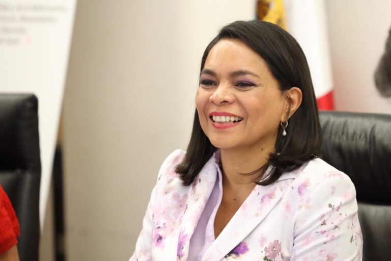 Programa de créditos es inversión directa en la cultura y en la economía de las mujeres artesanas: Beatriz Mojica