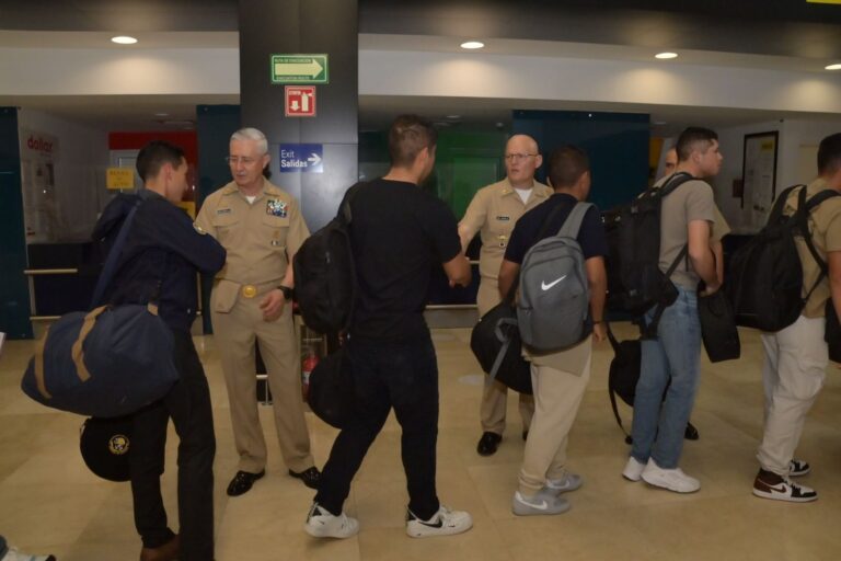 Marina Comunicado de Prensa: Llega tripulación del Cuauhtémoc a Veracruz