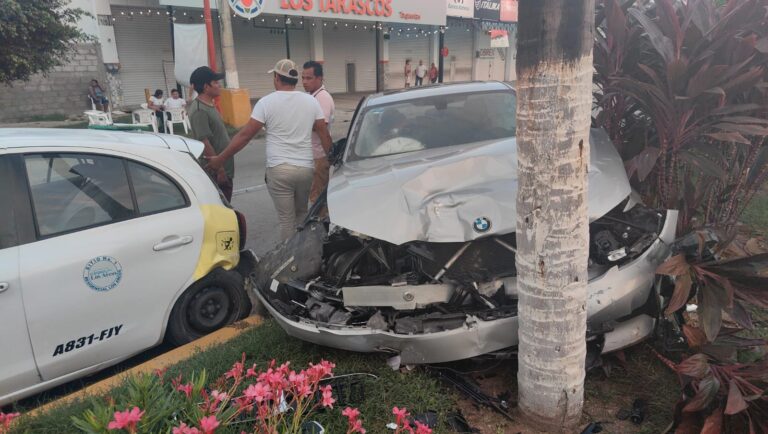 Conductor de BMW en presunto estado de ebriedad impacta a taxi colectivo y deja tres lesionados
