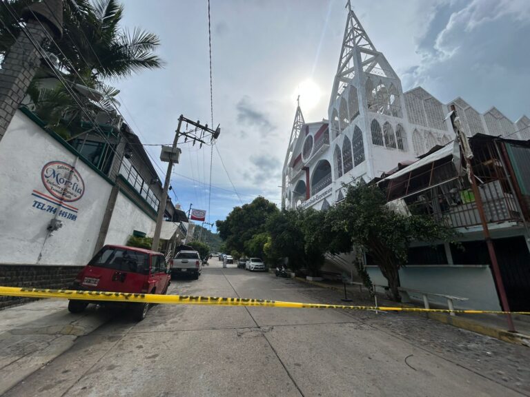 En la Morelos acribillan a un hombre dentro de un taxi