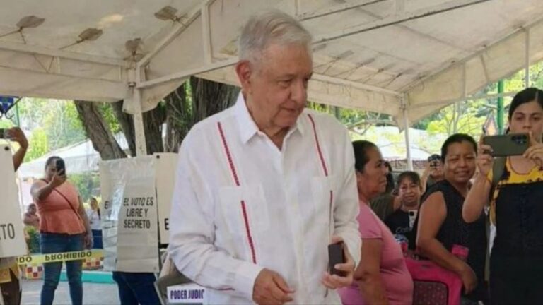 AMLO reaparece para votar en Chiapas en la elección judicial